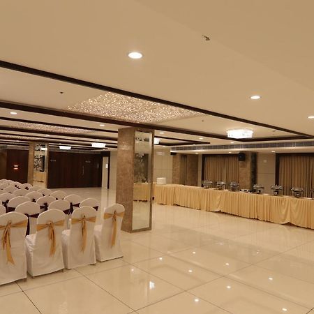 Sri Sri Sri Hotel Khammam Luaran gambar