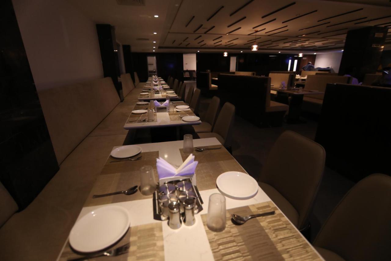 Sri Sri Sri Hotel Khammam Luaran gambar