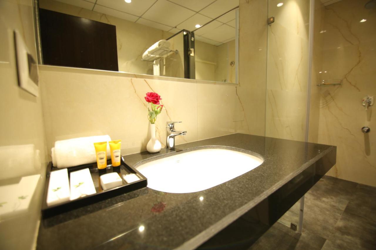 Sri Sri Sri Hotel Khammam Luaran gambar