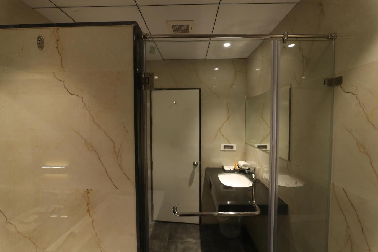 Sri Sri Sri Hotel Khammam Luaran gambar