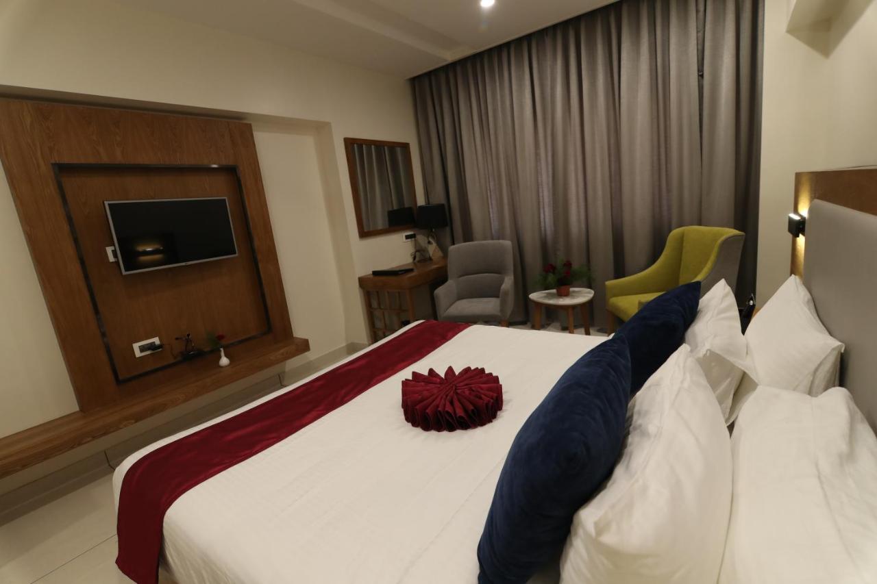 Sri Sri Sri Hotel Khammam Luaran gambar