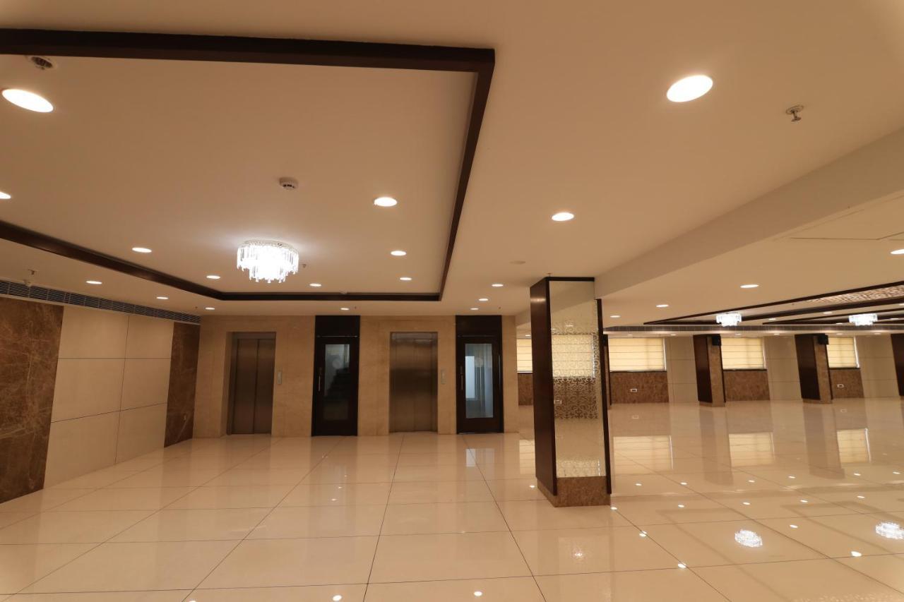 Sri Sri Sri Hotel Khammam Luaran gambar