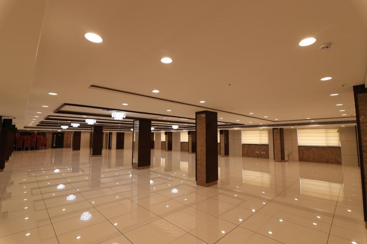 Sri Sri Sri Hotel Khammam Luaran gambar