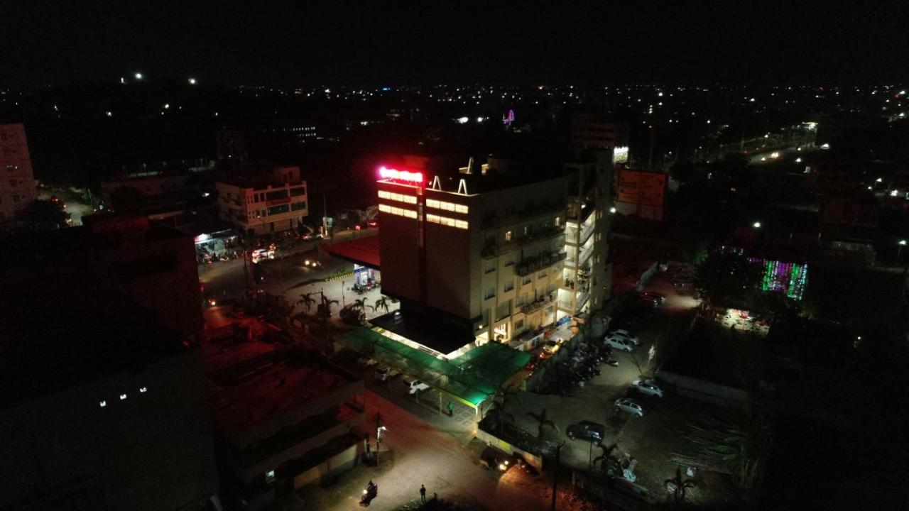 Sri Sri Sri Hotel Khammam Luaran gambar