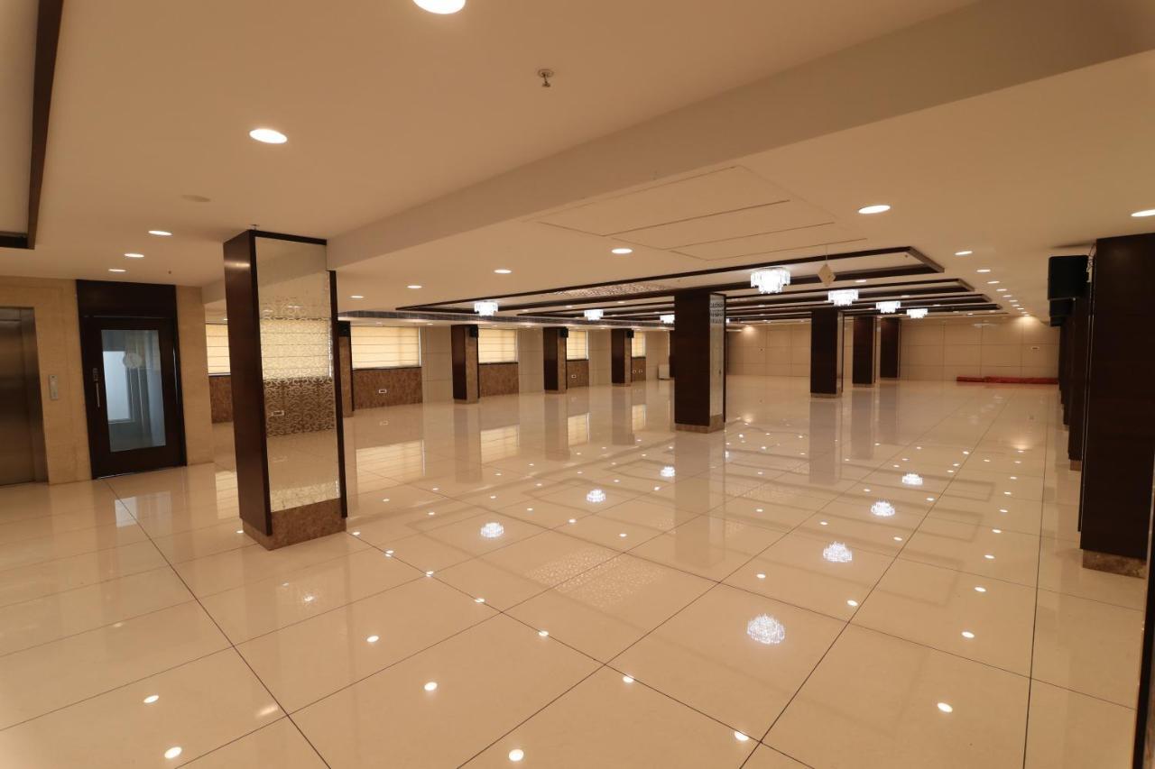 Sri Sri Sri Hotel Khammam Luaran gambar